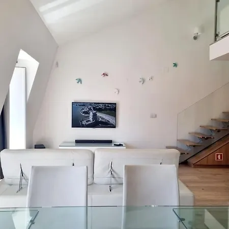 Aurore Duplex - New Апартаменти Лісабон